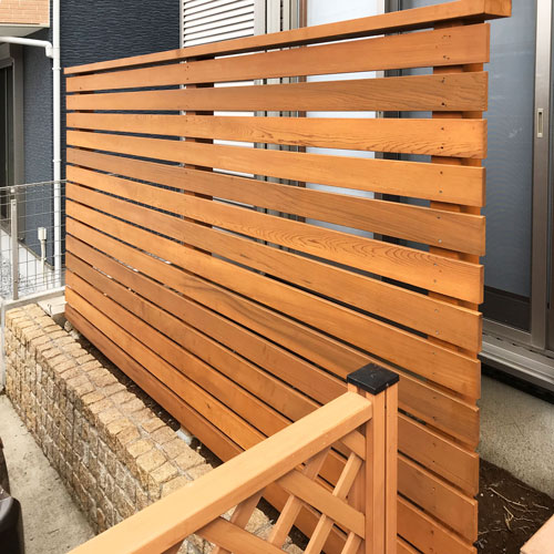 ウエスタンレッドシダー フェンス材 1x4 施工写真