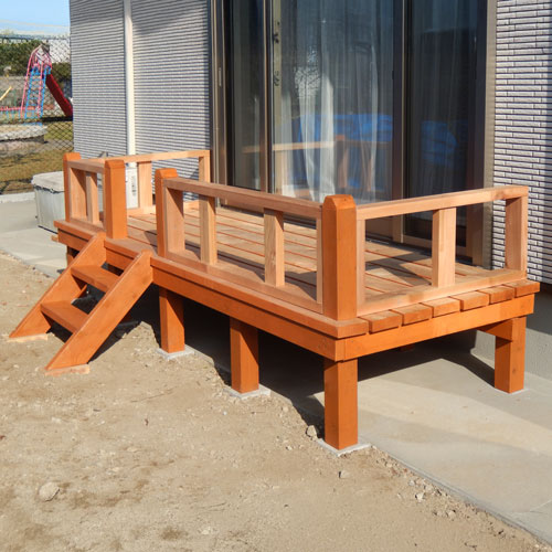 ウエスタンレッドシダー デッキ材・角材 4x4 施工写真