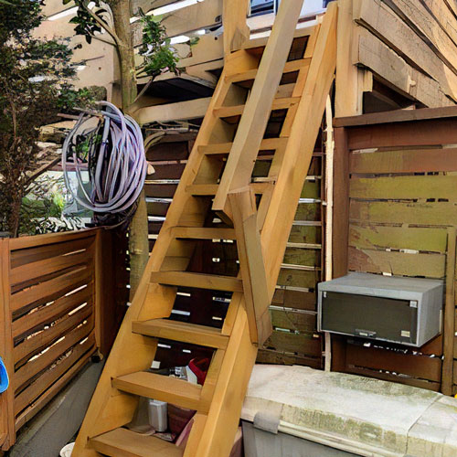 ウエスタンレッドシダー 階段